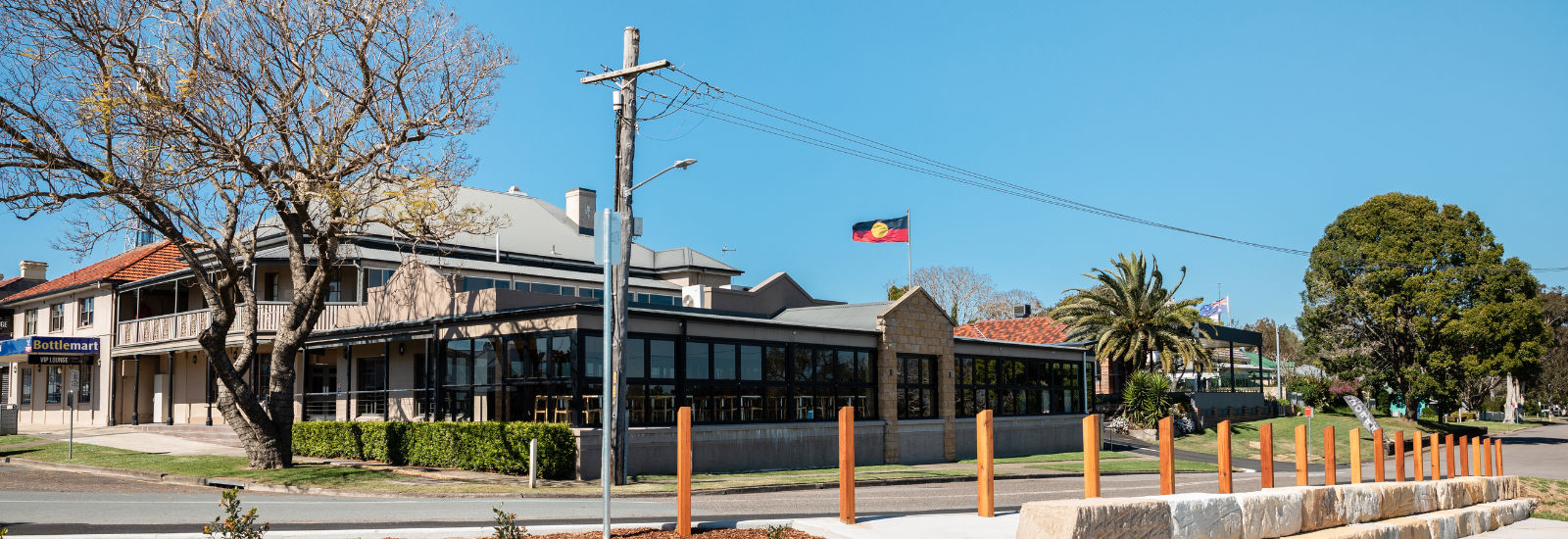 Image of a street in Raymond Terrace banner image