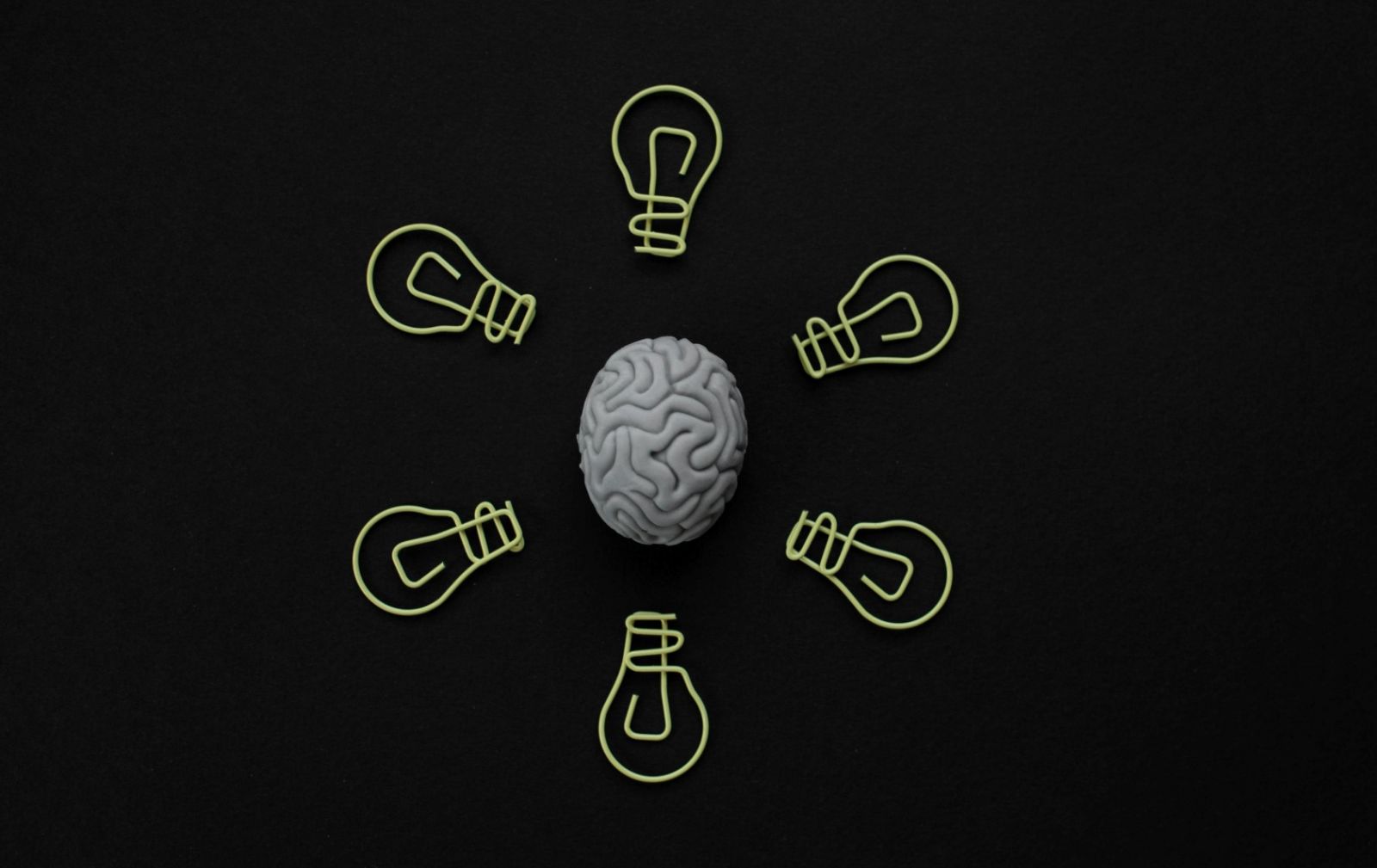 Brain with lightbulbs surrounding banner image