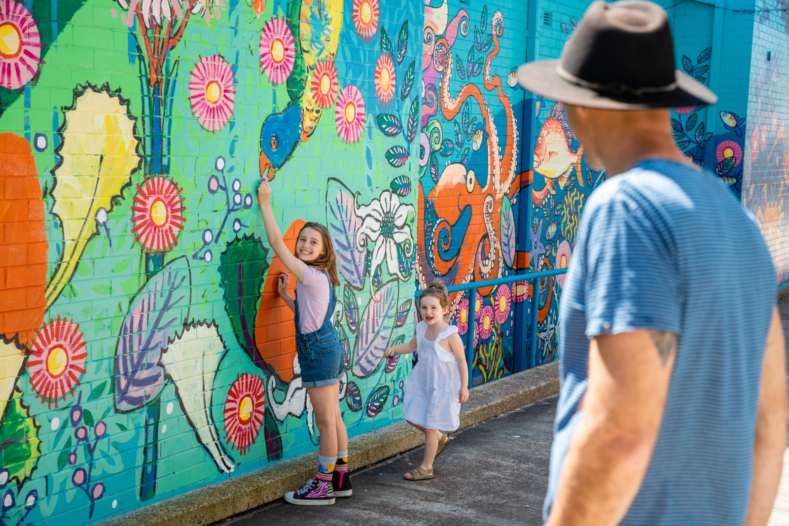 children on scavenger hunt in nelson bay banner image