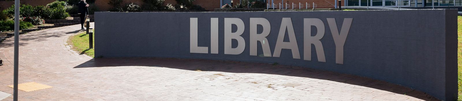 Image of the library banner outside Raymond Terrace Library banner image